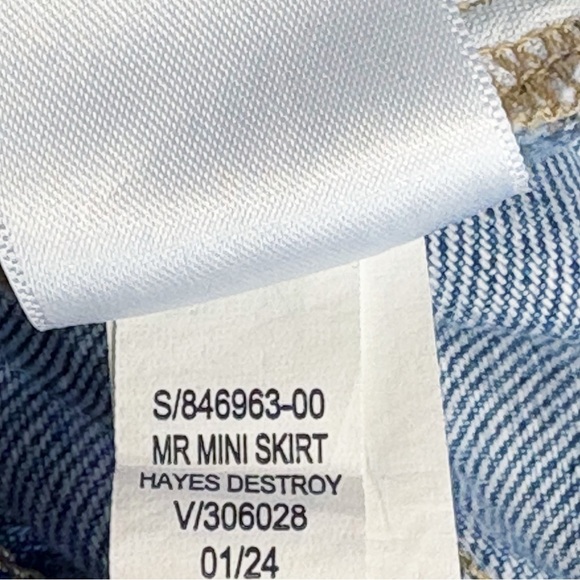 Old Navy Light Wash Blue Denim Distressed Mid-Rise Mini Jean Skirt 20 - Picture 11 of 16